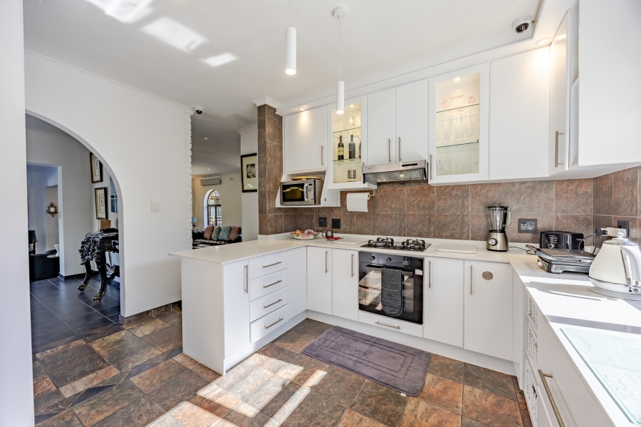 5 Bedroom Property for Sale in Flamingo Vlei Western Cape